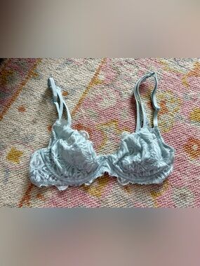 Victoria’s Secret PINK 34C Light Blue Floral Lace Unlined Underwire Bra